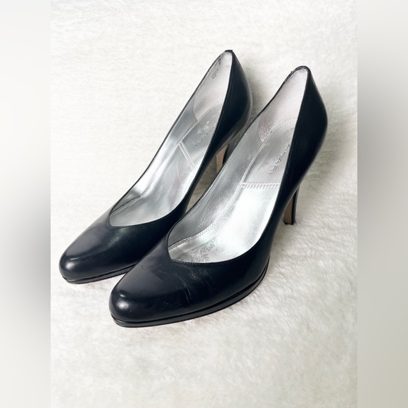 Tahari Shoes - Tahari Black Heels